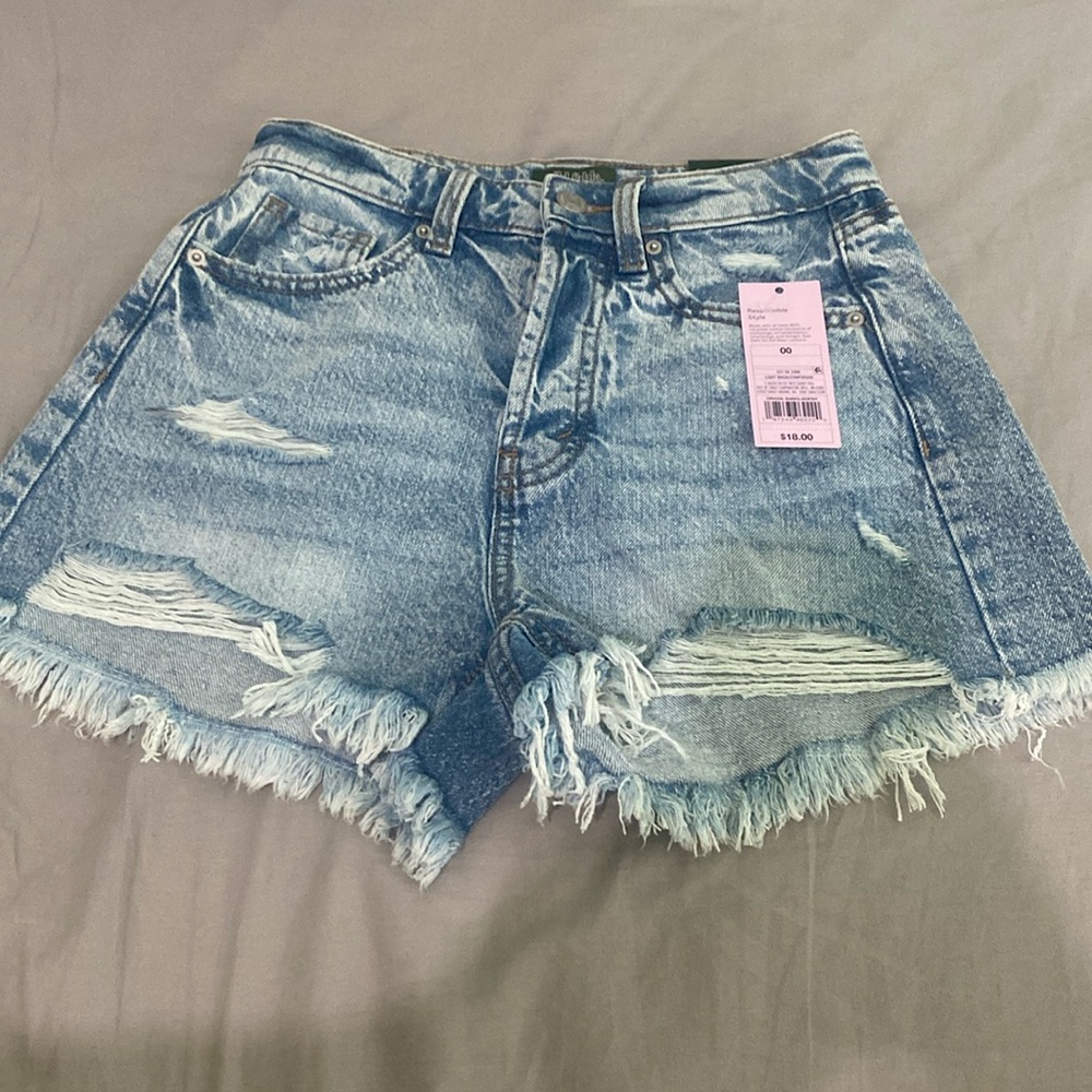 Ripped jean shorts size 00